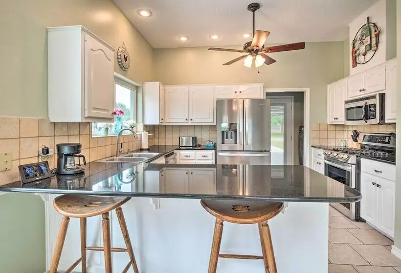 Gorgeous Hutto Home W/ Hot Tub, Pool, & Fire Pit!