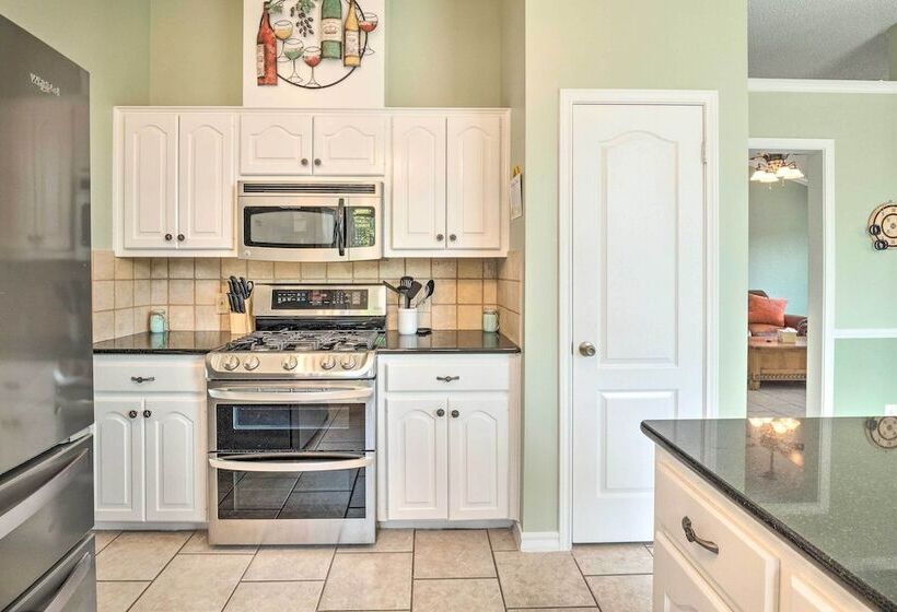 Gorgeous Hutto Home W/ Hot Tub, Pool, & Fire Pit!