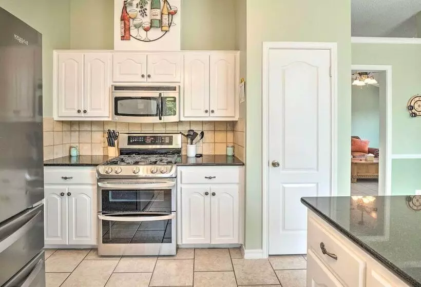 Gorgeous Hutto Home W/ Hot Tub, Pool, & Fire Pit!