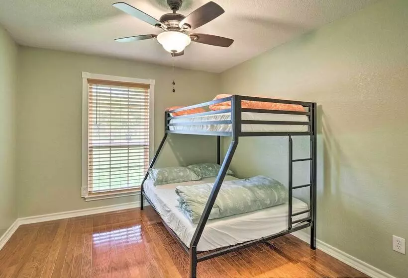 Gorgeous Hutto Home W/ Hot Tub, Pool, & Fire Pit!