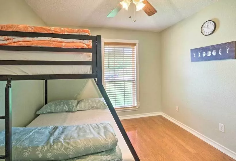 Gorgeous Hutto Home W/ Hot Tub, Pool, & Fire Pit!