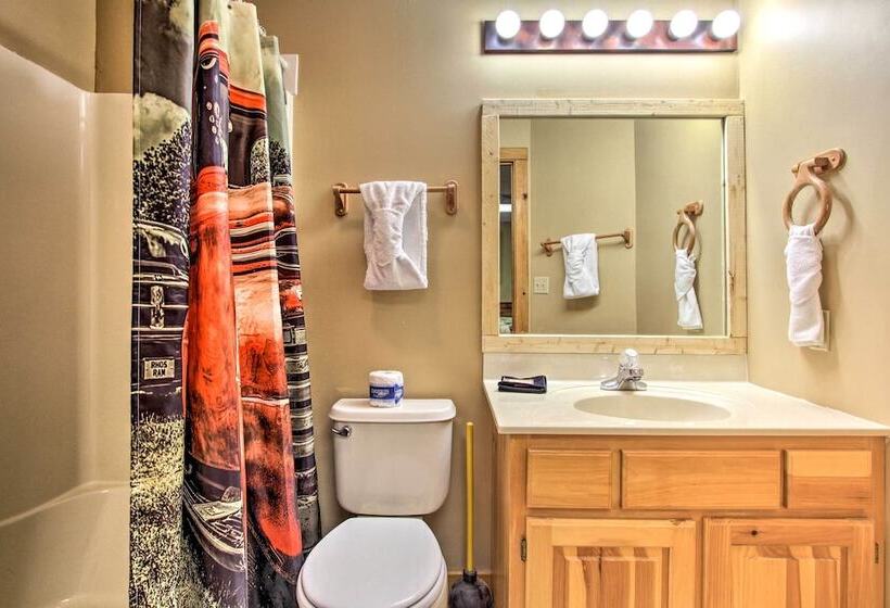 Pigeon Forge Cabin W/ Hot Tub & Mountain Views!