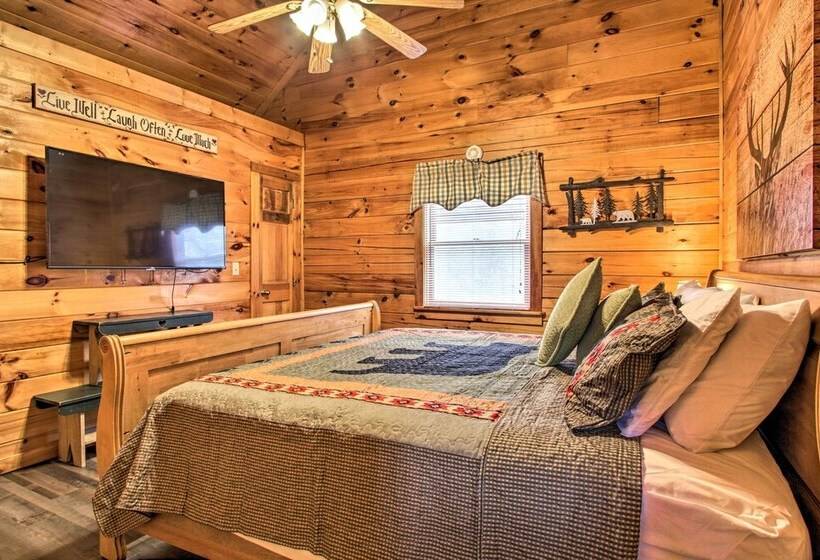Pigeon Forge Cabin W/ Hot Tub & Mountain Views!