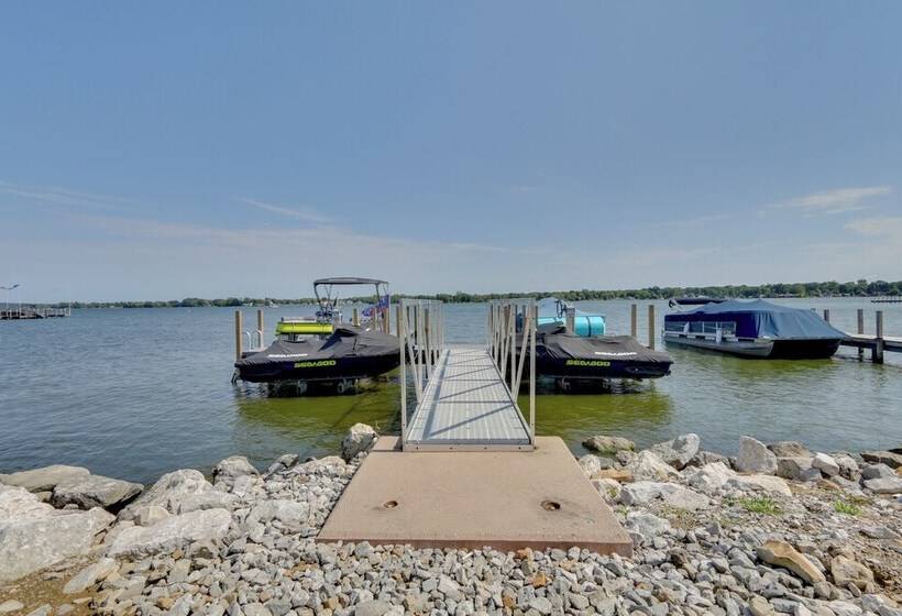 Lakefront Home W/ Rooftop Deck, Grill, Games!