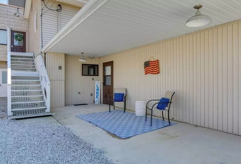 Lakefront Home W/ Rooftop Deck, Grill, Games!
