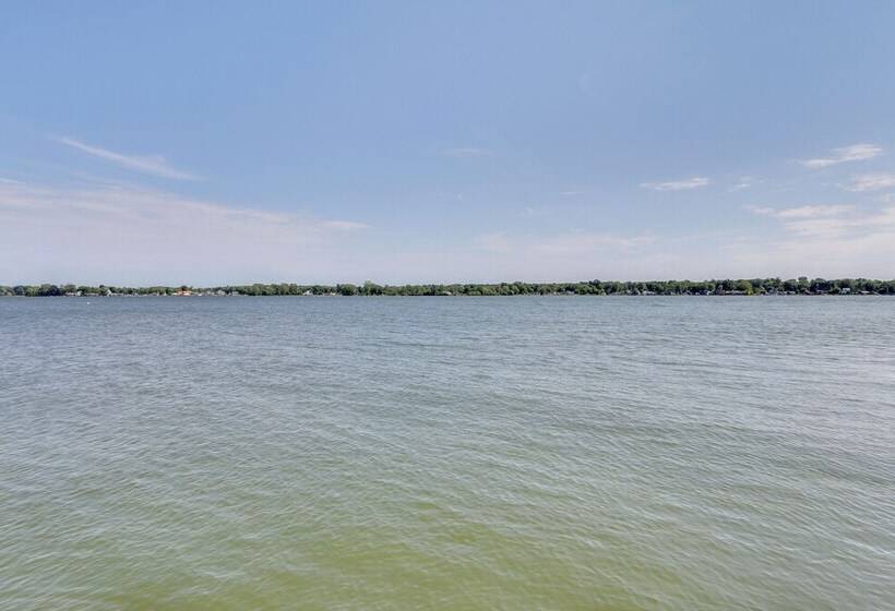 Lakefront Home W/ Rooftop Deck, Grill, Games!