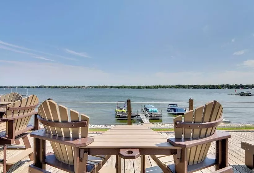Lakefront Home W/ Rooftop Deck, Grill, Games!