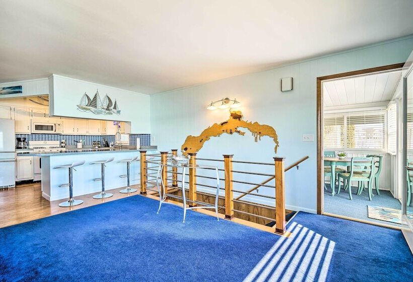 Lakefront Home W/ Rooftop Deck, Grill, Games!