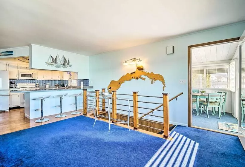 Lakefront Home W/ Rooftop Deck, Grill, Games!