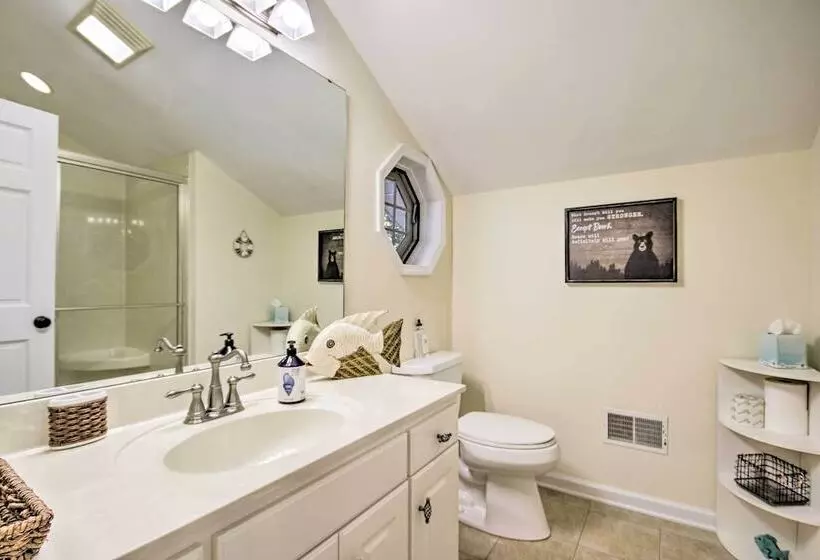 Lakefront Paradise W/ Fire Pit   Dogs Welcome!