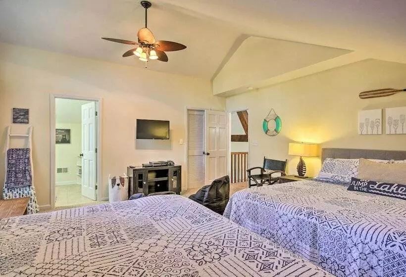 Lakefront Paradise W/ Fire Pit   Dogs Welcome!