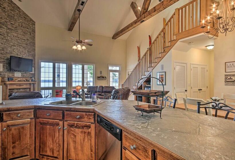 Lakefront Paradise W/ Fire Pit Dogs Welcome!