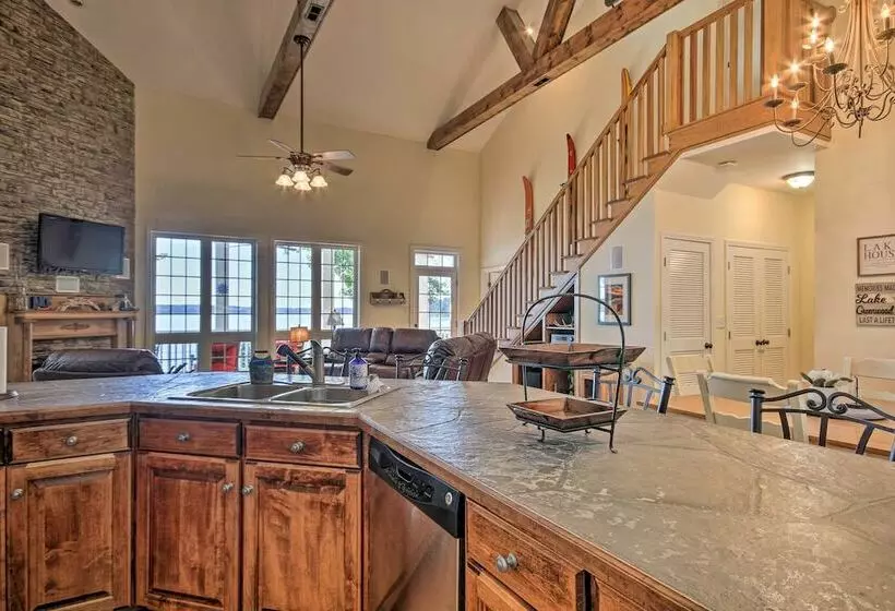 Lakefront Paradise W/ Fire Pit   Dogs Welcome!