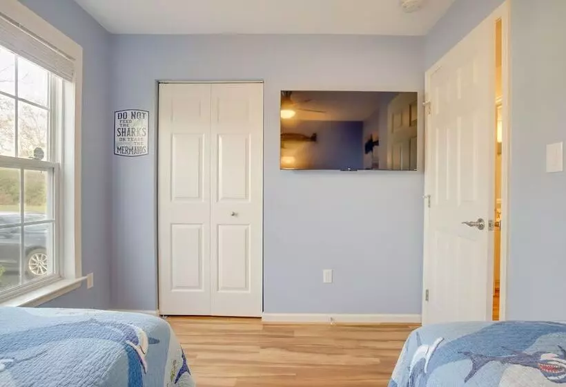 Lovely Ocean View Retreat, 3 Mi To Bethany Beach!