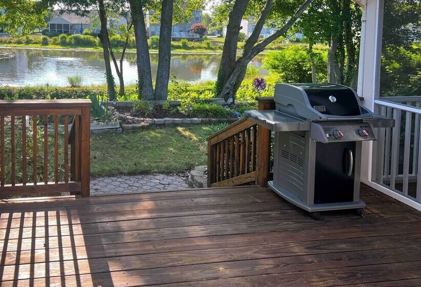 Lovely Ocean View Retreat, 3 Mi To Bethany Beach!
