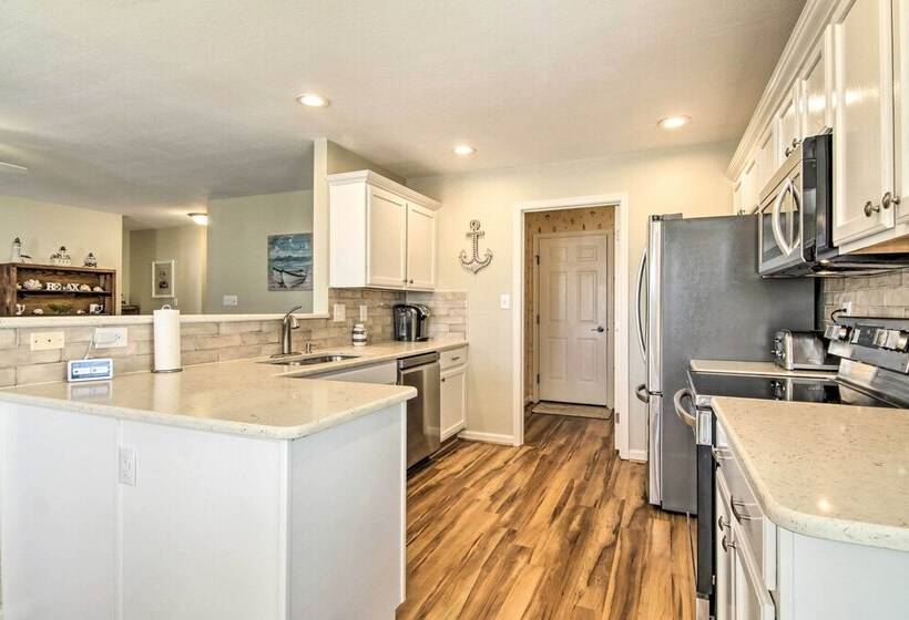 Lovely Ocean View Retreat, 3 Mi To Bethany Beach!