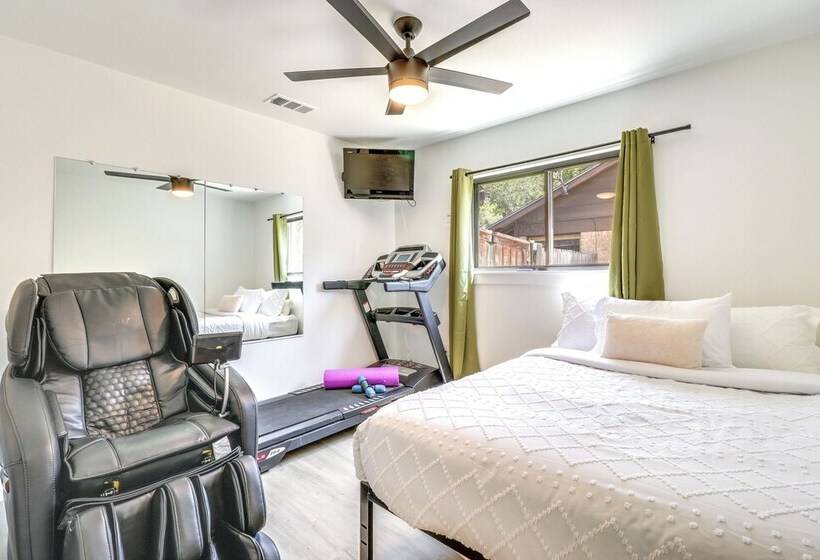 Luxury Austin Home W/ Game Room & Fire Pit!