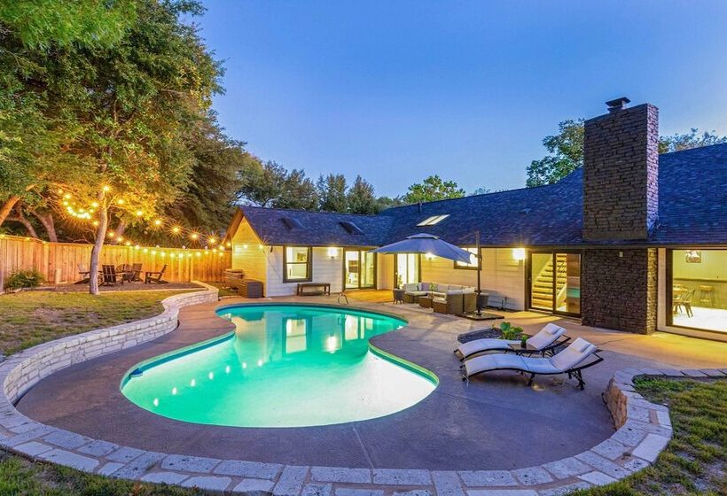 Luxury Austin Home W/ Game Room & Fire Pit!