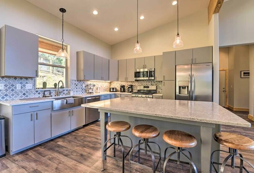 Modern Mtn View Retreat ~ 2 Mi To Ski Resort!