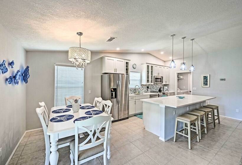 Modern Retreat With Pool Near Vanderbilt Beach!