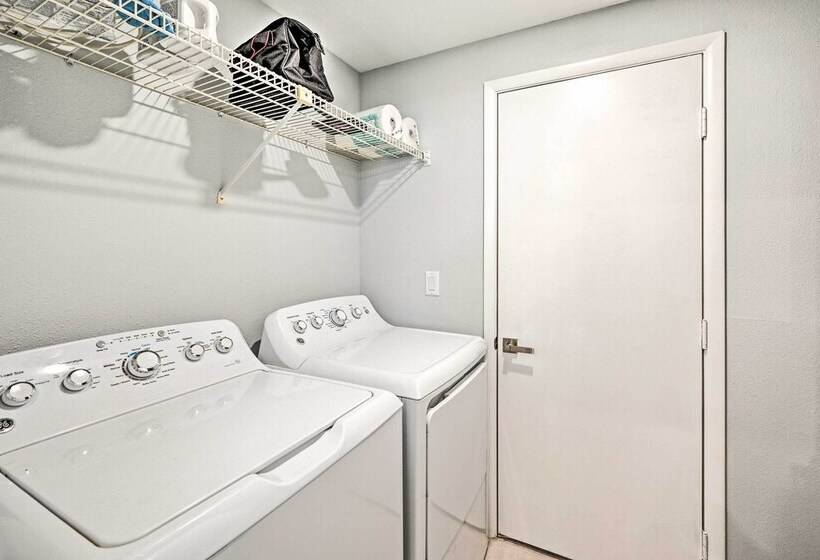 Modern Retreat With Pool Near Vanderbilt Beach!