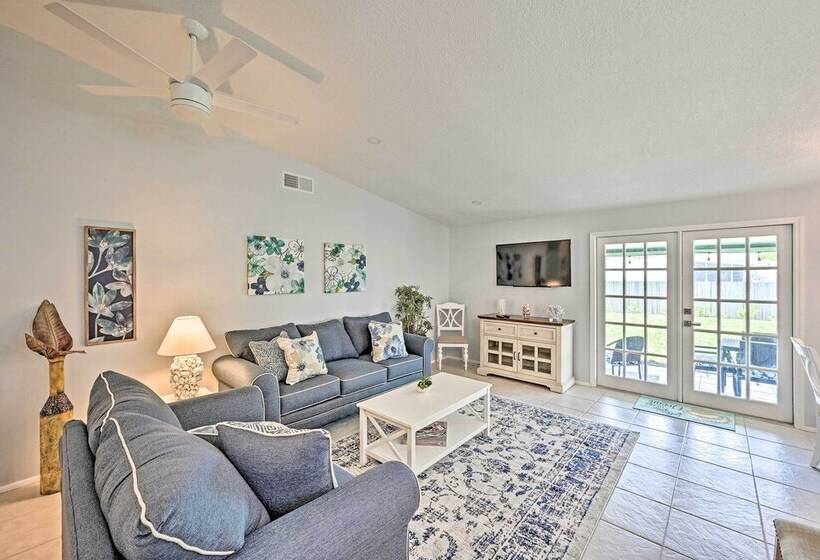 Modern Retreat With Pool Near Vanderbilt Beach!