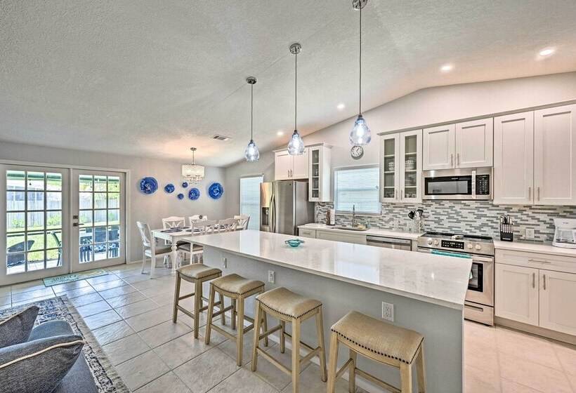 Modern Retreat With Pool Near Vanderbilt Beach!