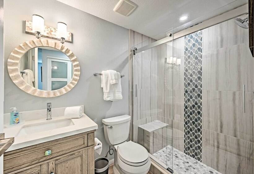 Modern Retreat With Pool Near Vanderbilt Beach!