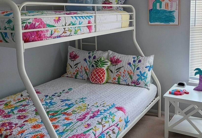 Modern Retreat With Pool Near Vanderbilt Beach!