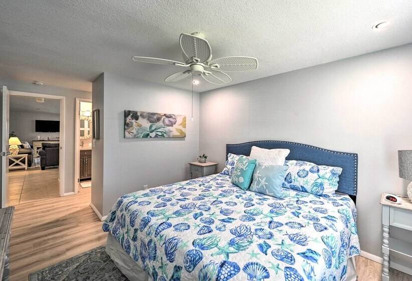 Modern Retreat With Pool Near Vanderbilt Beach!