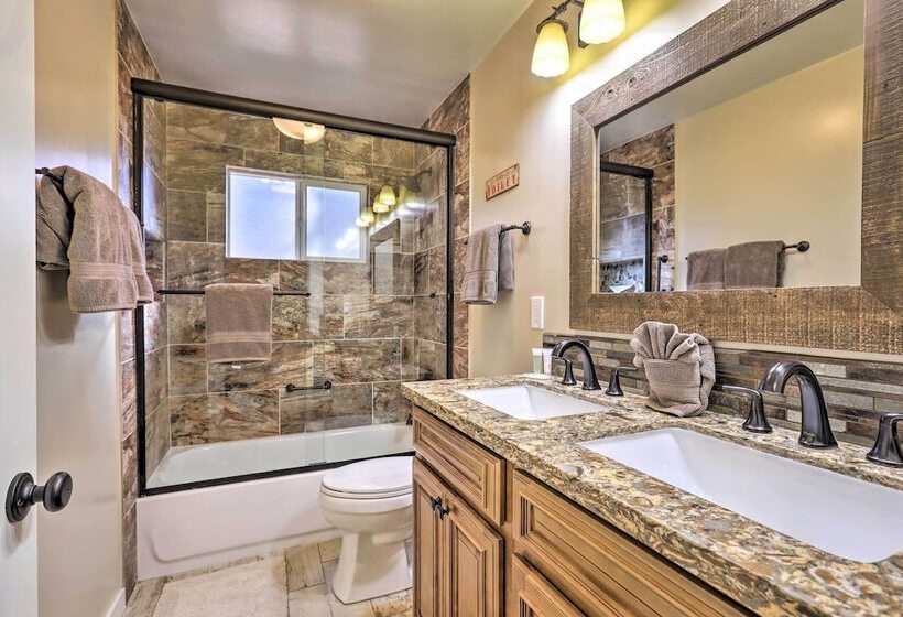 Truckee Home: Donner Lake View, Near Ski Resorts!