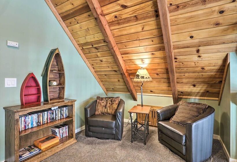 Truckee Home: Donner Lake View, Near Ski Resorts!