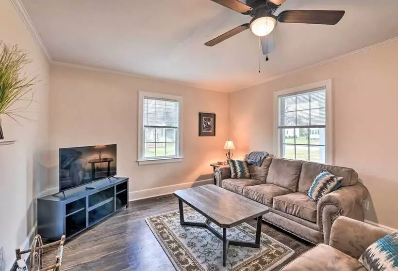 New Bern Retreat W/ Fire Pit ~ 1 Mi To Dtwn!