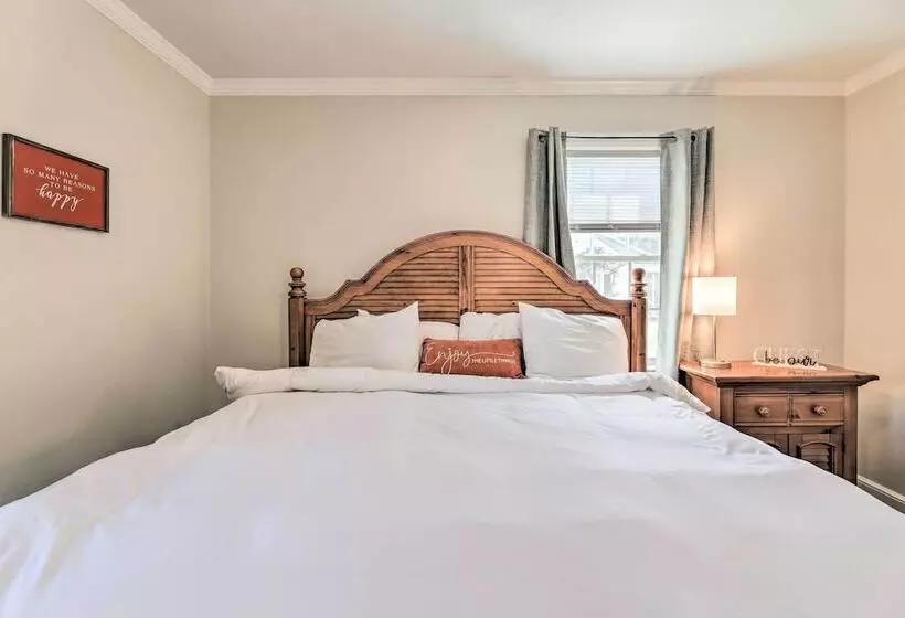 New Bern Retreat W/ Fire Pit ~ 1 Mi To Dtwn!