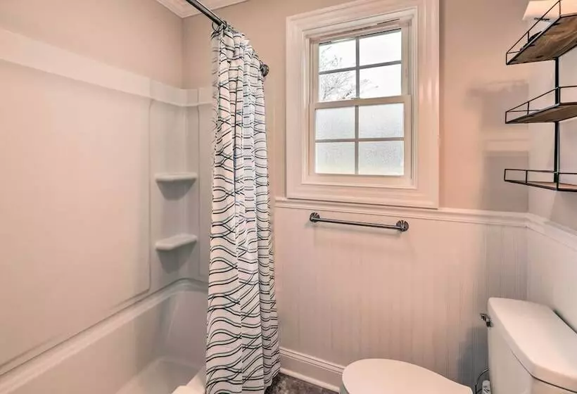 New Bern Retreat W/ Fire Pit ~ 1 Mi To Dtwn!