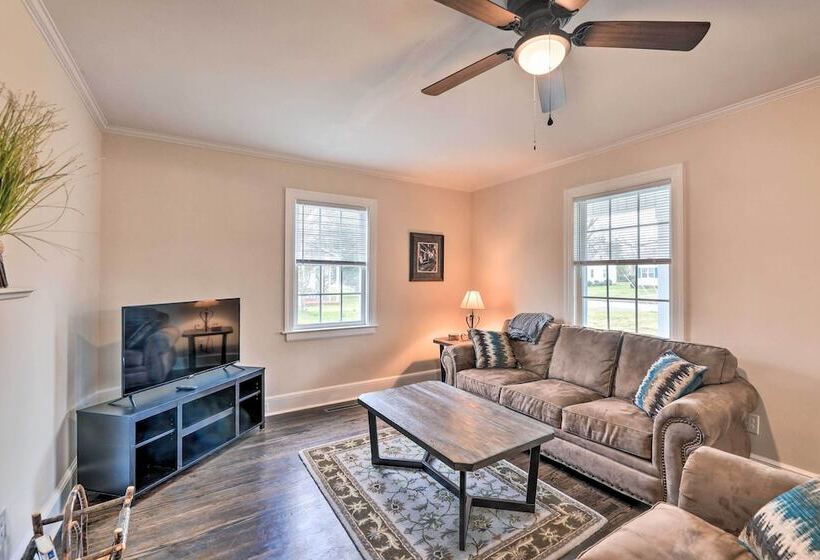New Bern Retreat W/ Fire Pit ~ 1 Mi To Dtwn!