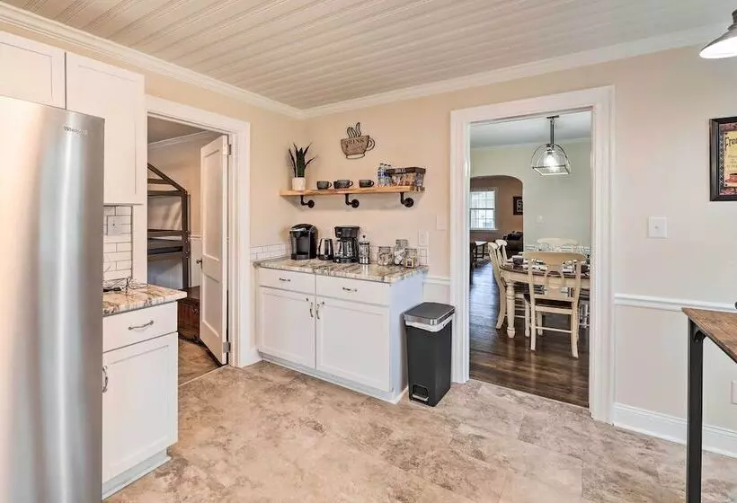 New Bern Retreat W/ Fire Pit ~ 1 Mi To Dtwn!