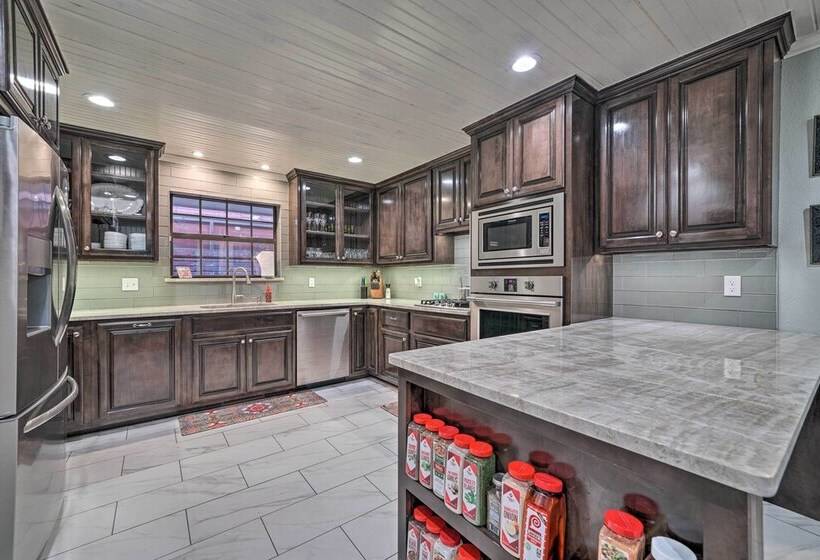 15 Mi To Dtwn: Oklahoma City Family Home