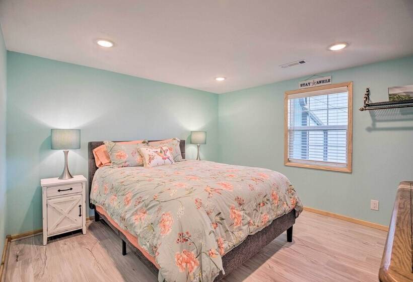 Outdoor Family Fun: Large Home By Beaver Lake!