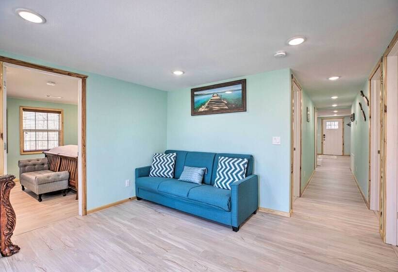 Outdoor Family Fun: Large Home By Beaver Lake!