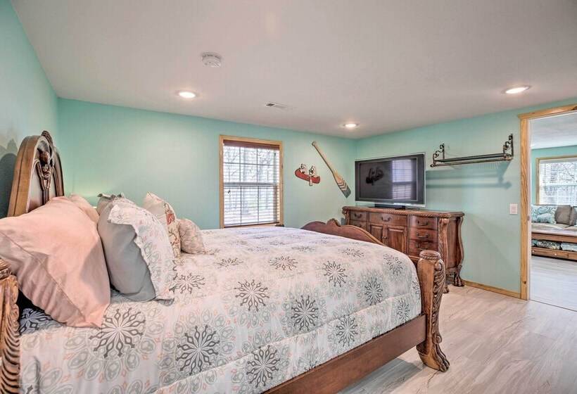 Outdoor Family Fun: Large Home By Beaver Lake!