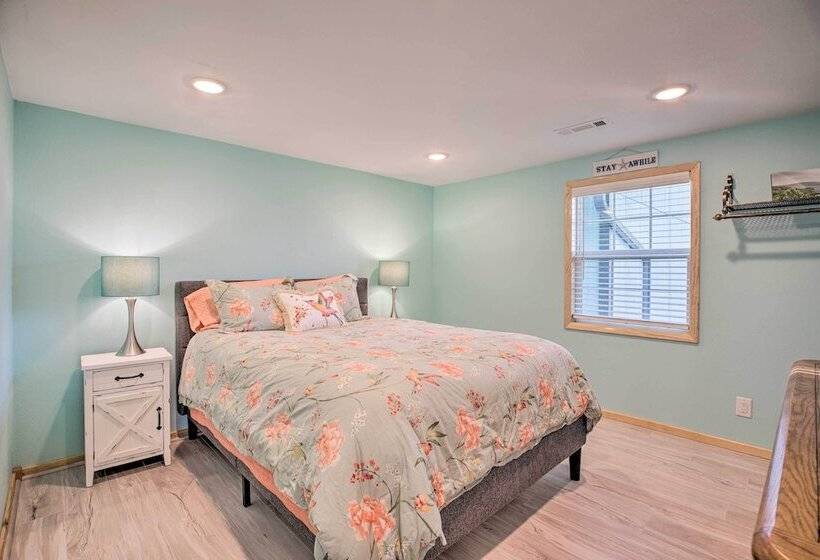 Outdoor Family Fun: Large Home By Beaver Lake!