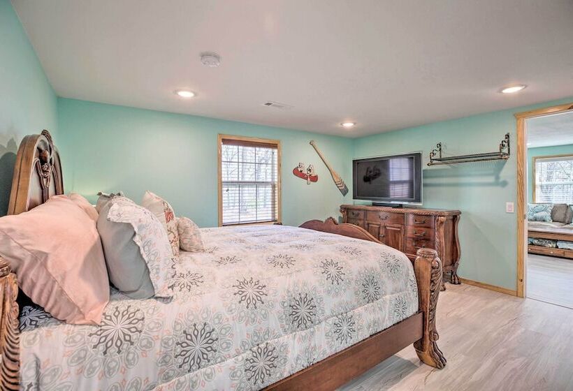 Outdoor Family Fun: Large Home By Beaver Lake!