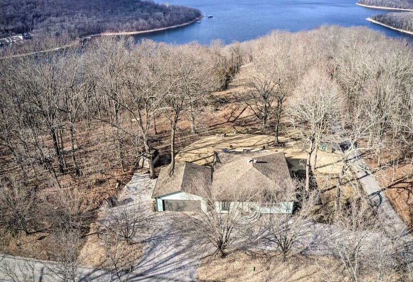 Outdoor Family Fun: Large Home By Beaver Lake!