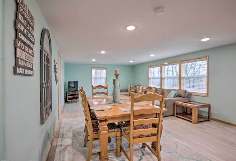 Outdoor Family Fun: Large Home By Beaver Lake!