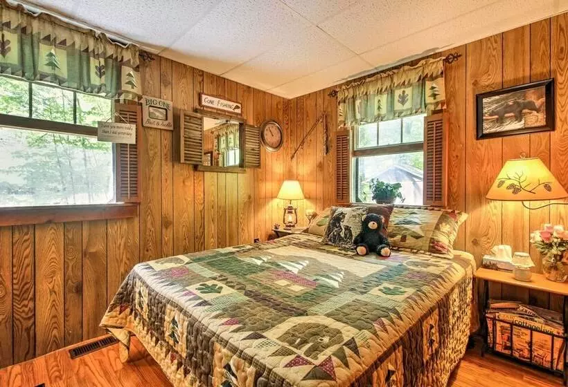Pet Friendly Cabin W/ Fire Pit, Bbq & Great Deck!