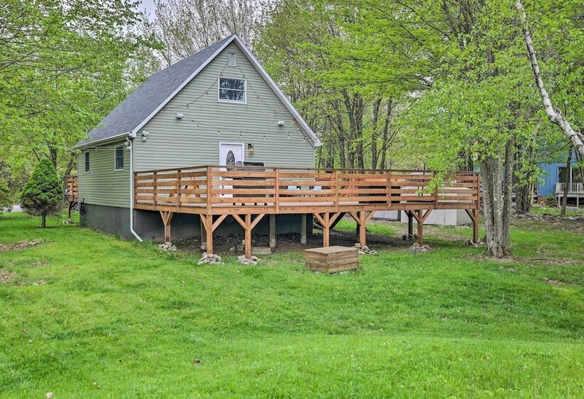 Near Lakes & Resorts: Pet Friendly Long Pond Abode