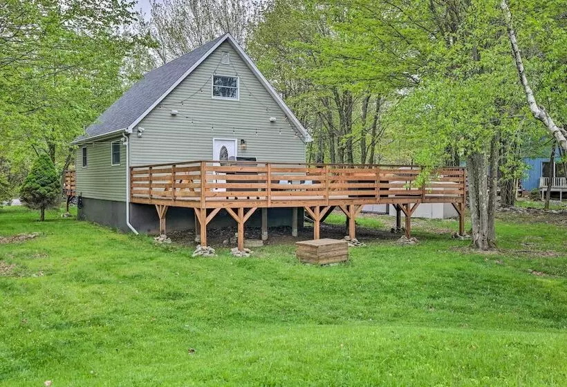 Near Lakes & Resorts: Pet Friendly Long Pond Abode