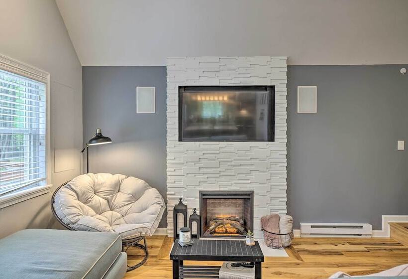 Near Lakes & Resorts: Pet Friendly Long Pond Abode