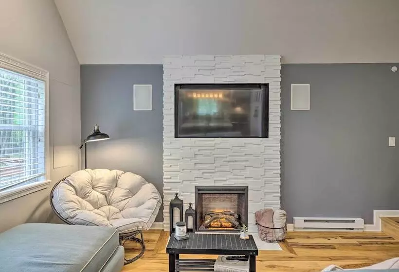 Near Lakes & Resorts: Pet Friendly Long Pond Abode